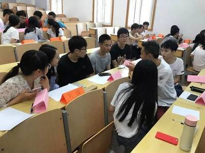 时光正好，未来可期——18级数学系研究生班会纪实